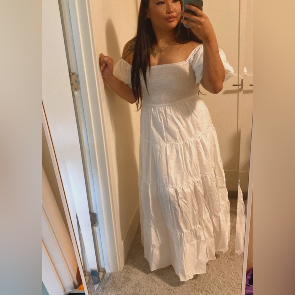 White puffed shoulder dress from Vici.